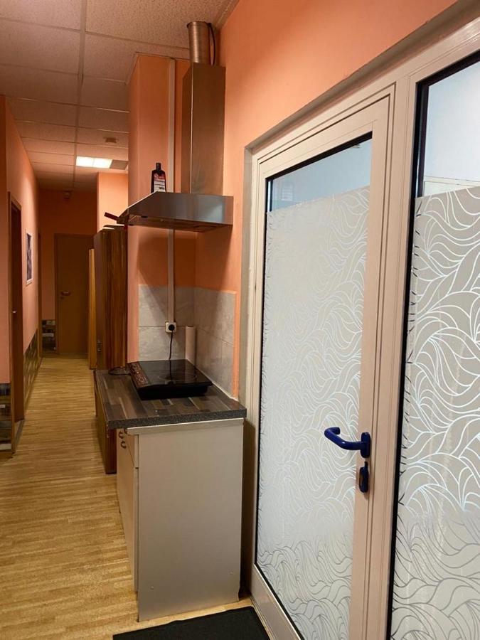 Hipokratios 3 Zimmer Mit Gemeinschaft Wc Fürth Buitenkant foto