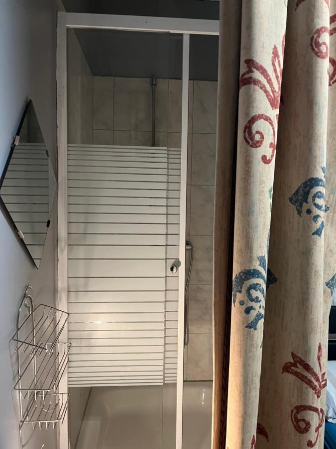 Hipokratios 3 Zimmer Mit Gemeinschaft Wc Fürth Buitenkant foto